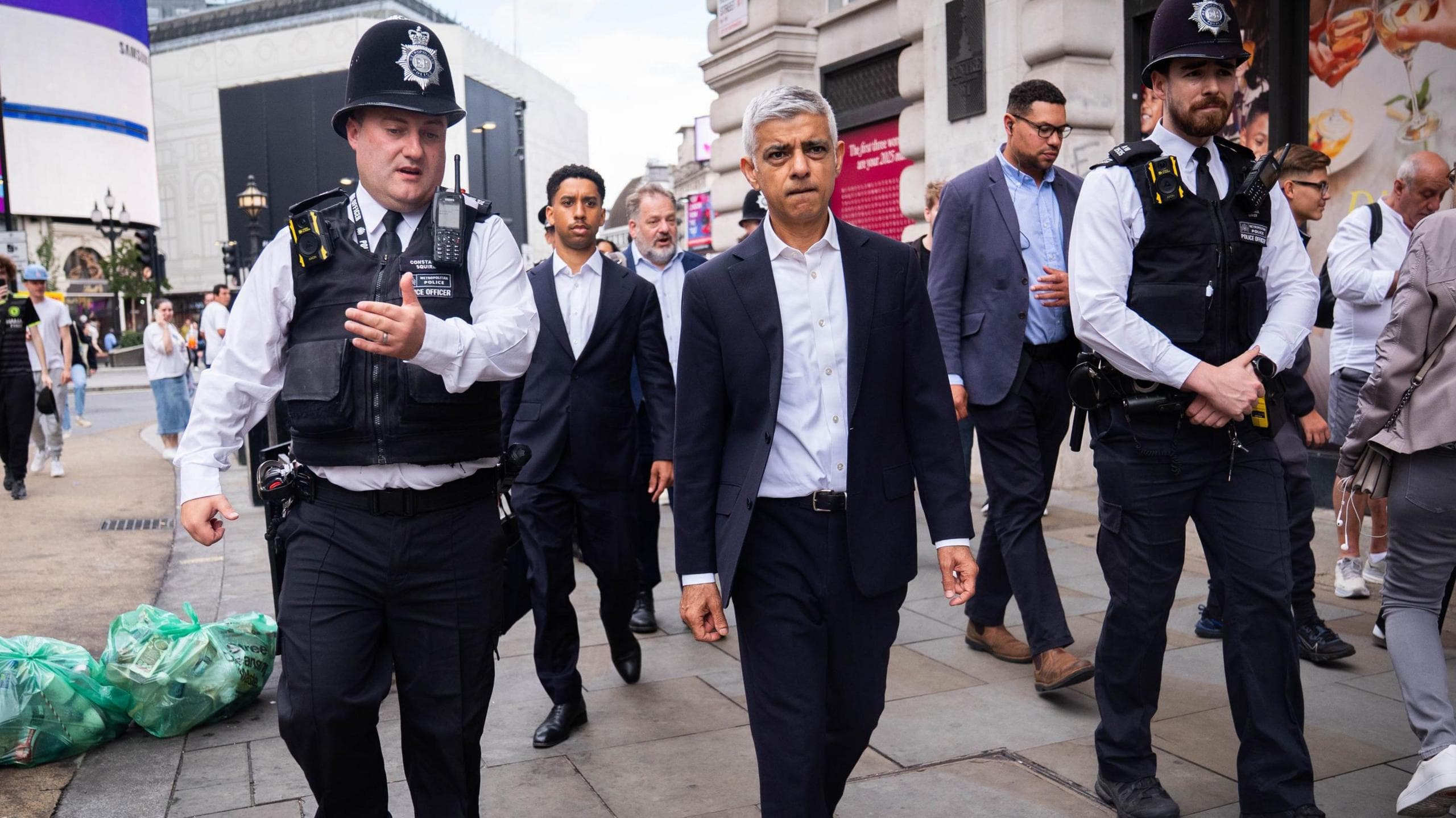 THE WORLD THINKS LONDON IS A SHITHOLE 